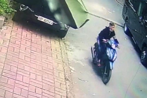 Tên trộm 'khoắng' 11 nghìn USD trong chiếc xe ôtô trị giá bạc tỷ