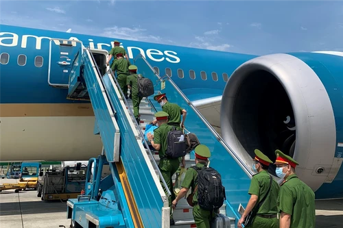 Tăng cường CBCS Cục Cảnh sát quản lý hành chính về trật tự xã hội phòng, chống dịch tại TP. Hồ Chí Minh