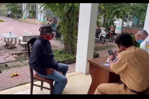 Sử dụng giấy tờ giả mạo quân đội để qua chốt kiểm soát Covid-19