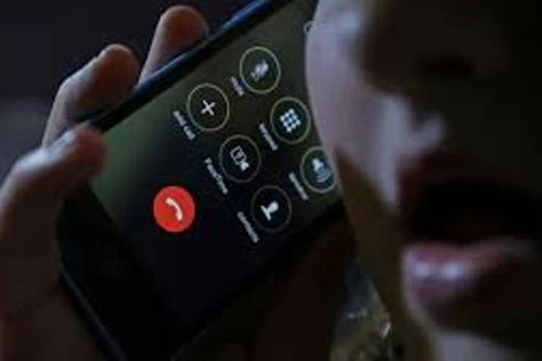 Nghe một cuộc điện thoại, mất ngay nhiều tỷ đồng