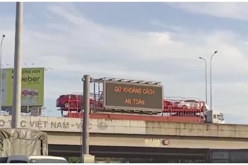 Phạt 17 triệu đồng lái xe tải đi ngược chiều trên cao tốc