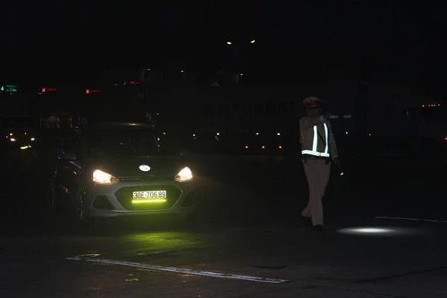 Trắng đêm kiểm tra nồng độ cồn, ma túy trên cao tốc Pháp Vân - Cầu Giẽ