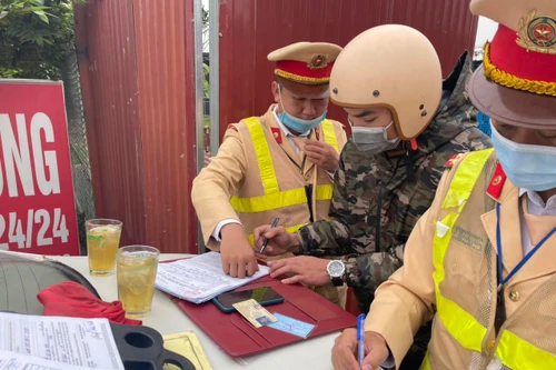 Xử lý nghiêm lái xe vi phạm nồng độ cồn ở khu vực gần sân bay Nội Bài