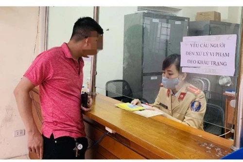 Liên hoan với bạn bè, lái xe 'lĩnh' ngay hơn 40 triệu đồng tiền phạt