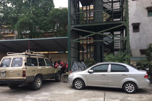 Video "siêu trộm" khai nhận thuê xe cẩu đi trộm 2 ô tô giữa ban ngày