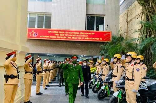 Cảnh sát giao thông Thủ đô là hình mẫu cho Cảnh sát giao thông cả nước về tinh thần cống hiến, phục vụ nhân dân