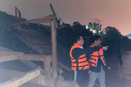 Cảnh sát đường thủy bủa vây, bắt hàng loạt “sa tặc” giữa đêm buốt lạnh trên sông Hồng