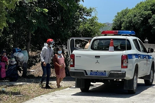 Cảnh sát giao thông đưa sản phụ sắp sinh con đến bệnh viện an toàn