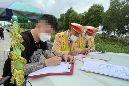 Dương tính với ma túy, tài xế phân trần do dùng thuốc chống Covid - 19