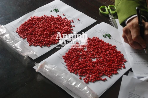 Mang 1.800 viên ma túy tổng hợp đi đổ buôn
