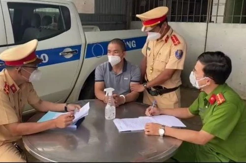 Trong chống ùn tắc, ngoài kiểm soát chặt phòng Covid-19 xâm nhập Thủ đô