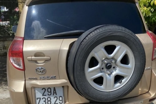 Mua xe ôtô ngoại giao trên 'mạng', lắp biển kiểm soát giả sử dụng