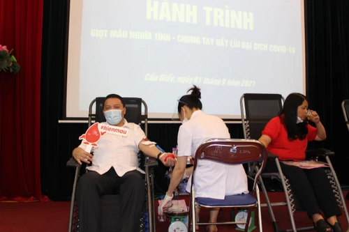 Công an quận Cầu Giấy hiến máu cứu người gặp nạn trong mùa dịch Covid-19