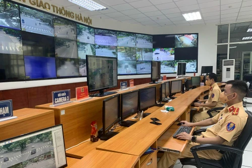 "Mắt thần" soi hàng trăm lái xe vượt đèn đỏ trong mùa giãn cách Covid-19