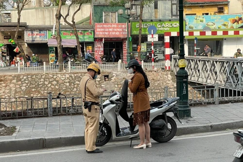 Phạt hàng chục lái xe đi ngược chiều trên tuyến đường “nóng”