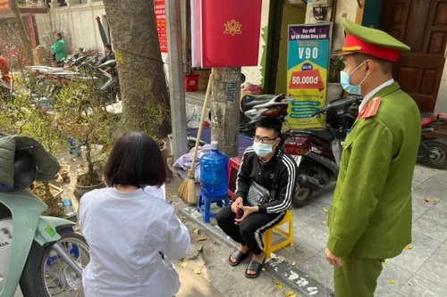 Hà Nội: Xử phạt 69 trường hợp không đeo khẩu trang tại phố cổ