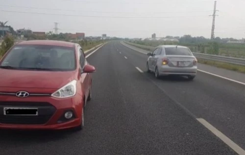 Phạt 17 triệu đồng nữ lái xe đi ngược chiều trên cao tốc