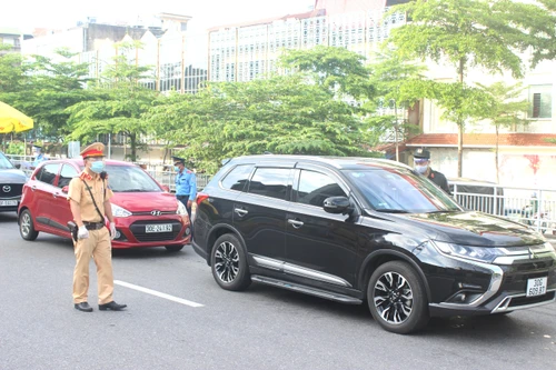 Cảnh sát giao thông Hà Nội đã cấp hơn 100.000 giấy đi đường