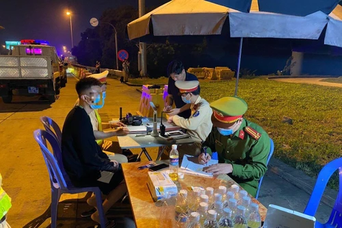 Cảnh sát giao thông toàn quốc tăng cường chống đua xe trái phép và vi phạm nồng độ cồn, ma túy