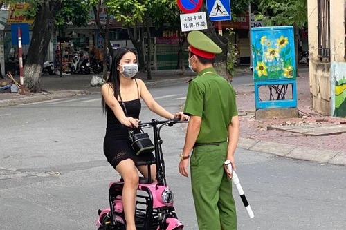 Xử phạt nghiêm người dân ra đường không có lý do chính đáng 