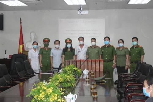 Mang yêu thương, sẻ chia khó khăn, tiếp thêm sức mạnh cho các bệnh nhân nghèo vượt đại dịch Covid-19