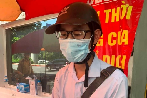 Tự làm giả giấy đi đường để 'tung tăng' trong mùa dịch giãn cách