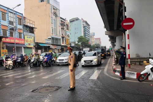 Phân luồng, đảm bảo giao thông cho ngày đầu học sinh trở lại trường