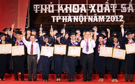 1.203 thủ khoa được tuyên dương trong 10 năm qua 