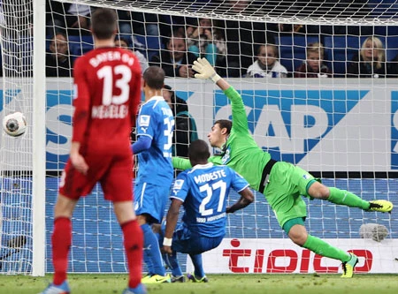 Kỳ dị bàn thắng "ma" của Leverkusen