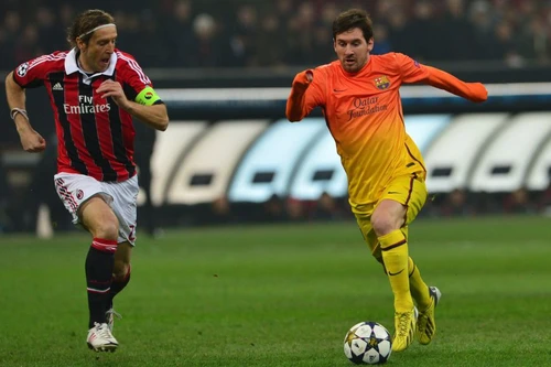 AC Milan thắng Barca, Balotelli xỉa xói Messi