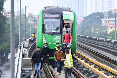Diễn tập sự cố bất ngờ trên tàu Cát Linh - Hà Đông: Hành khách bị ảnh hưởng có quyền khởi kiện?