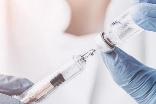 Khách nâng ngực tử vong, chủ phòng khám chở đến nơi bán quan tài nhờ mai táng sẽ bị xử lý ra sao?