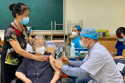 Luật sư nói gì về vụ “không tiêm vaccine phải làm cam kết” ở phường Hoàng Liệt, quận Hoàng Mai, Hà Nội?