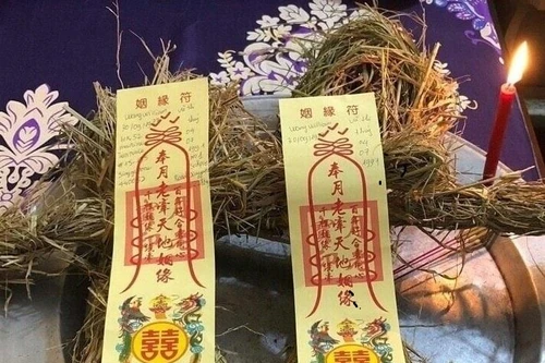 Mua "bùa yêu" qua mạng, tiền mất tật vẫn mang