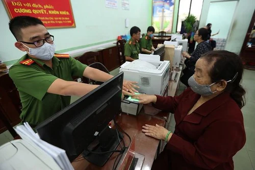 Người bị xóa hộ khẩu có được làm Thẻ căn cước công dân gắn chip?