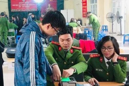 Đổi sang căn cước công dân gắn chíp có phải sửa thông tin hộ chiếu, tài khoản ngân hàng?