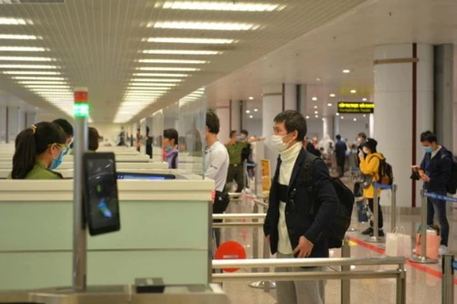 Từ 22-5: Những trường hợp nào được miễn lệ phí xuất, nhập cảnh? 