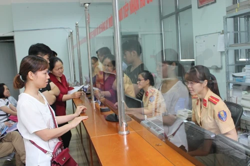 Không nghỉ cuối tuần phục vụ nhân dân đăng ký xe đạp điện