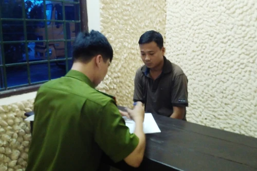 Bị tóm "của quý", chồng dùng dao thái thịt đánh vợ 