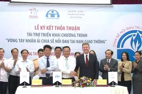 Tặng hợp đồng bảo hiểm cho 5.000 gia đình nạn nhân TNGT