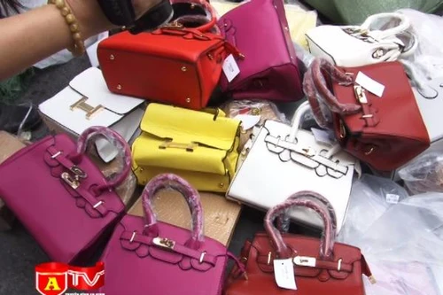 Phát hiện cơ sở sản xuất, kinh doanh túi xách, ví da giả thương hiệu nổi tiếng