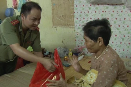 “Sẻ chia nụ cười” trợ giúp các bệnh nhân chạy thận