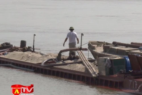 Nhức nhối nạn "cát tặc" trên sông Hồng