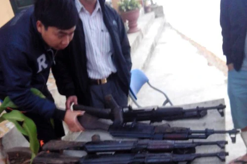 Thu giữ 5 khẩu súng và hàng trăm viên đạn các loại