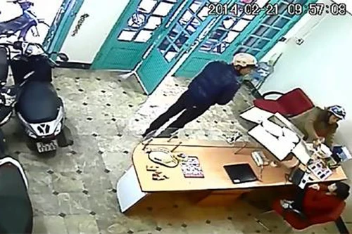 Cảnh giác với "nhân viên" tiếp thị rởm