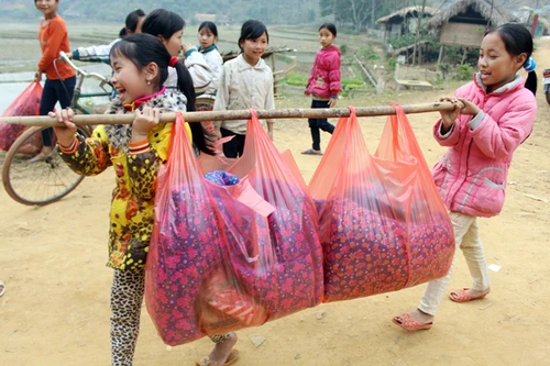 Những người “xua” đi giá lạnh cho học sinh nghèo Trung Sơn