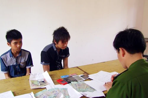 Bắt khẩn cấp 2 đối tượng lừa đảo chiếm đoạt tài sản