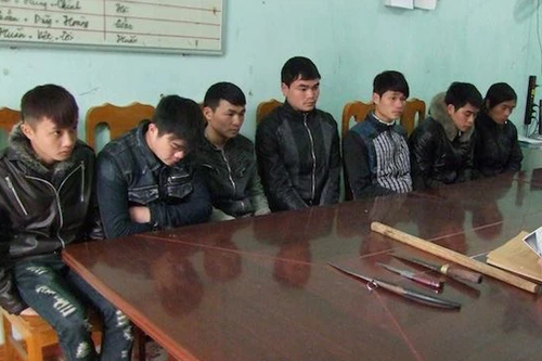 Tan lễ hội, trai làng “hỗn chiến”, 2 người phải vào viện