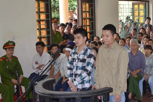 Vì hám tiền, rủ cháu ruột… vào tù