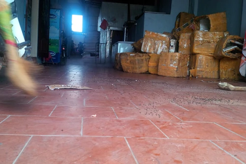 Mục sở thị công nghệ làm kem siêu… bẩn tại Thủ đô